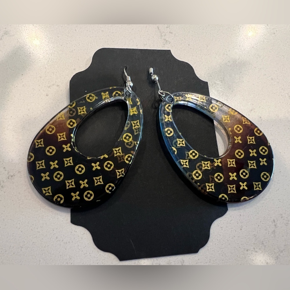 Hard Plastic statement earrings - Picture 2 of 9